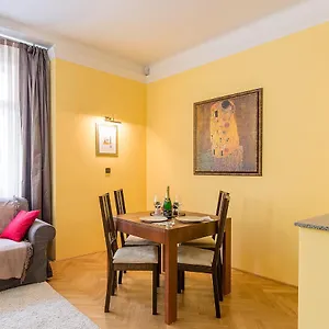 Downtown Luxury - Centre Apartment