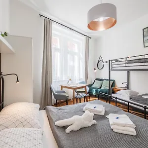 Bright Downtown Apartment