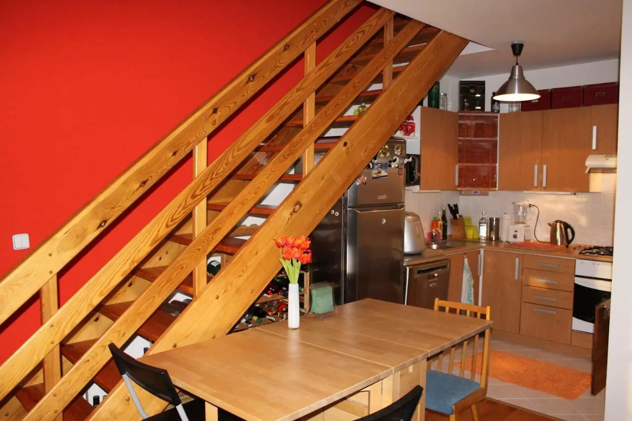 Sunny Two-Story Apartment Kyje Prague