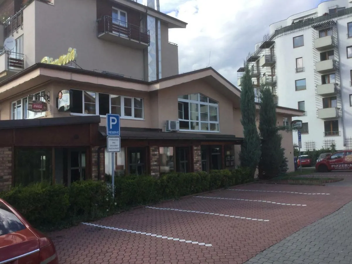 Sunny Two-Story Apartment Kyje Prague