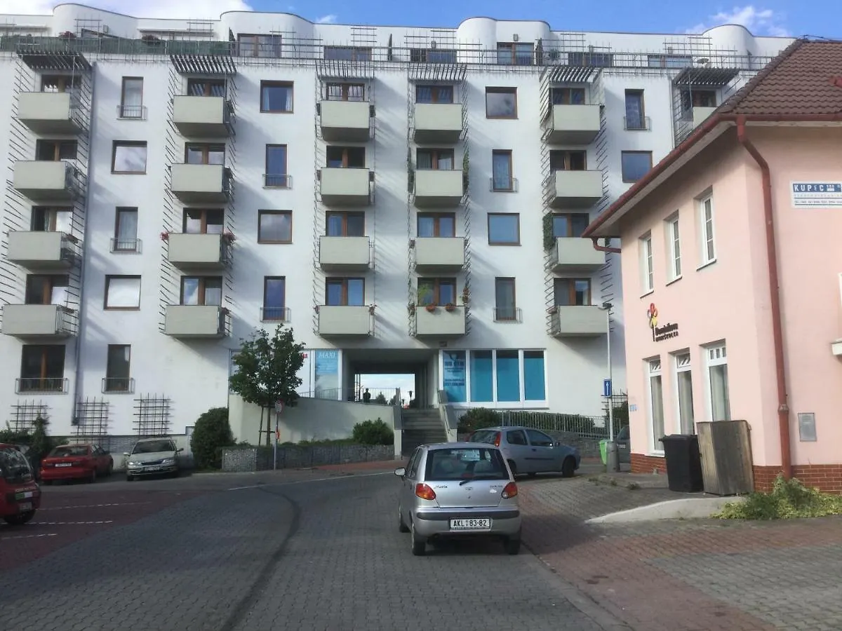 Sunny Two-Story Apartment Kyje Prague